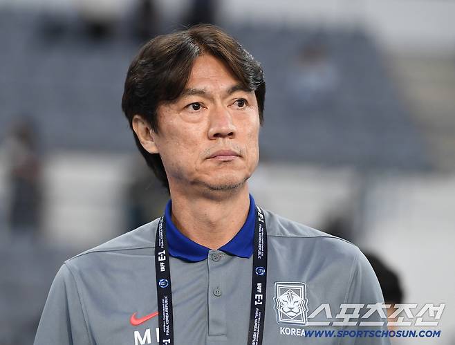 11일 오후 경기도 용인미르스타디움에서 열린 E-1 챔피언십(동아시안컵) 한국과 홍콩의 경기. 홍명보 감독이 경기 시작을 기다리고 있다. 용인=정재근 기자 cjg@sportschosun.com/2025.7.11/
