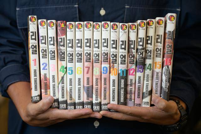 김홍익 안전가옥 대표가 가장 좋아하는 작가 이노우에 다케히코의 농구만화 '리얼'. 하상윤 기자