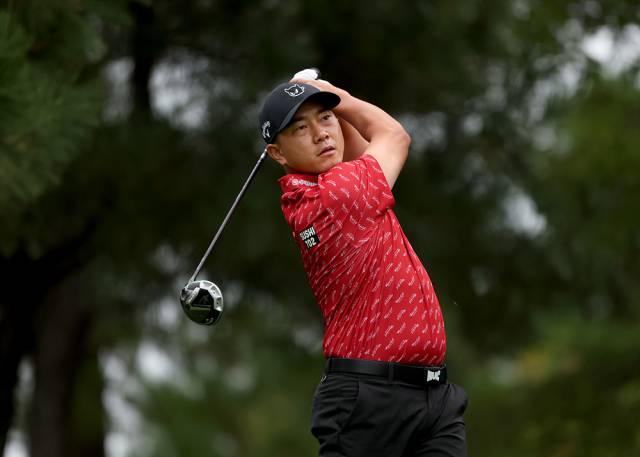 전재한이 19일 골프존 오픈 2라운드 2번 홀에서 티샷을 하고 있다. 사진 제공=KPGA