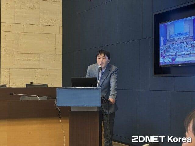 발표 중인 한국인터넷진흥원(KISA) 이정훈 팀장.