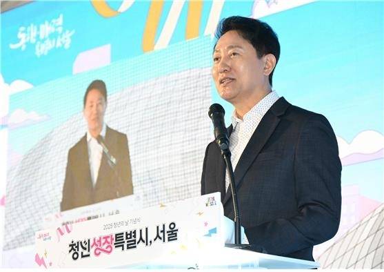 20일 '청년의 날' 기념식에서 기념사 하는 오세훈 시장. 연합뉴스