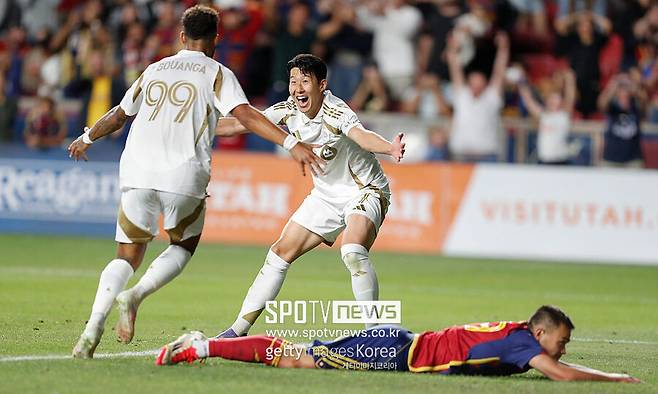 ▲ 손흥민이 미국 축구계를 집어삼켰다. 해트트릭에 MVP까지 휩쓸며 단숨에 미국 메이저리그 사커(MLS)를 뒤흔들고 있다. 벌써 7골 2도움이다. 미국 현지에서도 “MLS 그릇이 손흥민에게는 너무 작다”는 말이 터져 나온다.