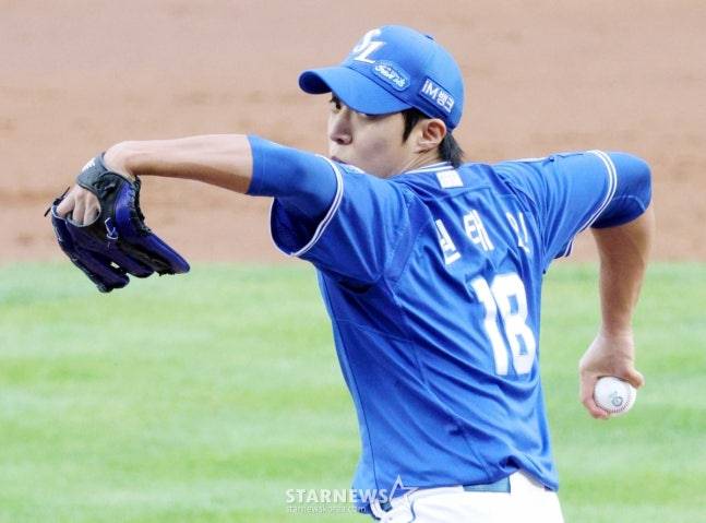 2025 신한 SOL Bank KBO리그 LG 트윈스 대 삼성 라이온즈 경기가 20일 서울 잠실야구장에서 열렸다. 삼성 선발 원태인이 역투하고 있다. /사진=김진경 대기자