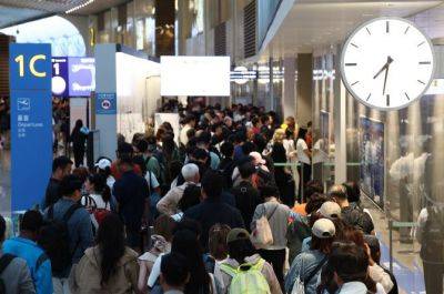 인천국제공항 제2여객터미널 출국장에 시민들이 줄을 서 있는 모습. 연합뉴스