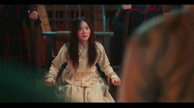 '폭군의 셰프' 임윤아, 체포되다 tvN