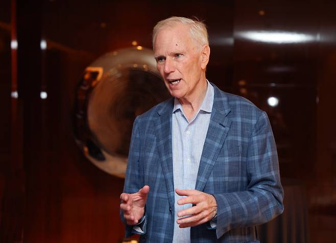 지난 16일 서울 중구 웨스틴 조선에서 필립 알스톤 전 유엔 빈곤과 인권 특별보고관이 본지와 인터뷰를 하고 있다./장경식 기자