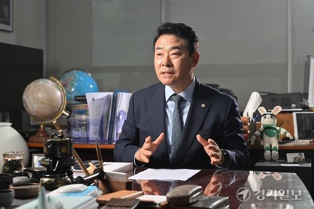 박정 국회의원 경기인터뷰. 조주현기자