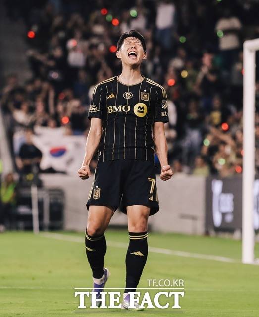 전반 추가시간 역전골을 터뜨린 손흥민의 포효./LAFC