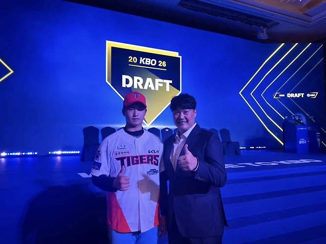 김현수 선수와 정영일 코치 / 사진=이채원 인턴기자