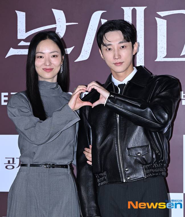 왼쪽부터 전여빈, 진영