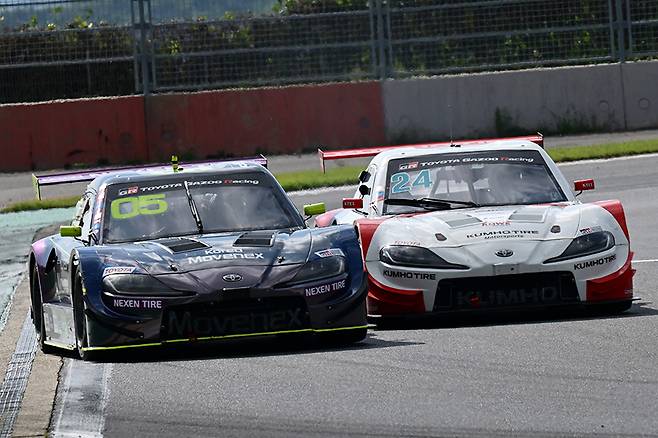 김중과 이창욱은 매끄러운 선두 싸움으로 이목을 집중시켰다. 사진: 김학수 기자