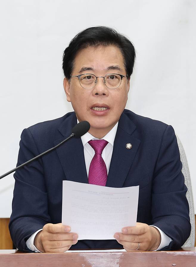 국민의힘 송언석 원내대표가 23일 서울 여의도 국회에서 열린 원내대책회의에서 발언하고 있다. /연합뉴스