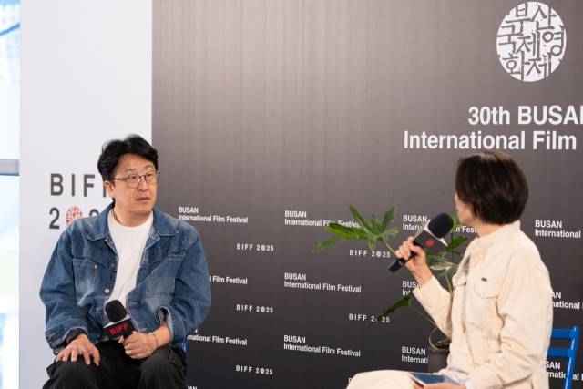 22일 오후 부산 해운대구 영화의전당 시네마운틴에서 열린 '아주담담 씬스틸러:장면을 훔친 사람들'에 등장한 현봉식은 의외의 소녀 감성으로 반전 매력을 드러냈다. 정성운 인턴기자