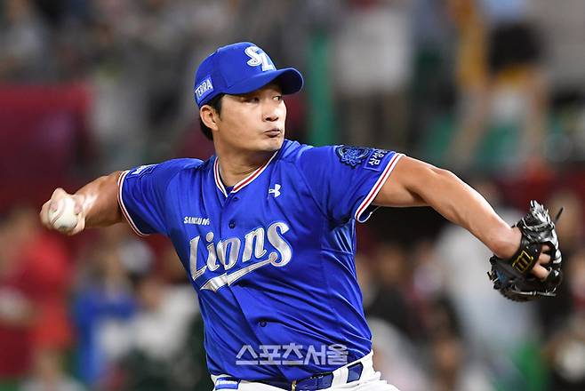 삼성 오승환이 11일 인천 SSG랜더스필드에서 열린 2023 KBO리그 SSG전에서 9회말 등판해 힘차게 공을 던지고 있다. 문학 | 박진업기자 upandup@sportsseoul.com
