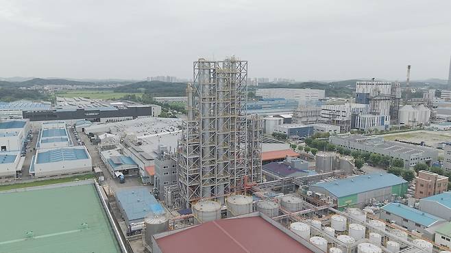 켐트로닉스가 구축한 5N(99.999%) 초고순도 PGMEA 양산 설비. 켐트로닉스 제공