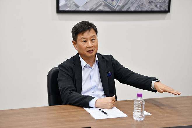 박기덕 고려아연 대표가 이달 초 서울 종로구 고려아연 본사에서 국내 재자원화 산업 현황에 대해 한국경제신문과 인터뷰를 하고 있다. /사진=고려아연 제공