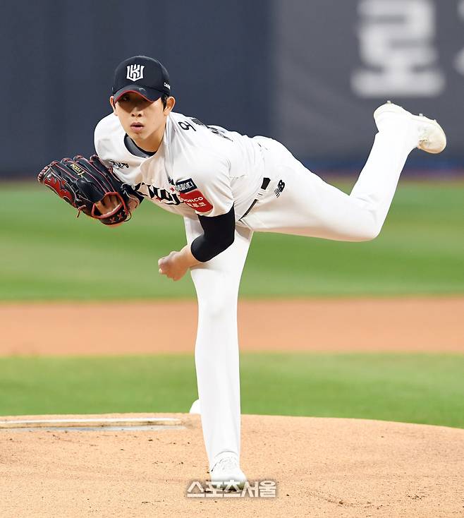 KT 오원석이 수원케이티위즈파크에서 열린 2025 KBO리그 두산과 경기에 선발 등판해 힘차게 공을 던지고 있다. 박진업 기자 upandup@sportsseoul.com