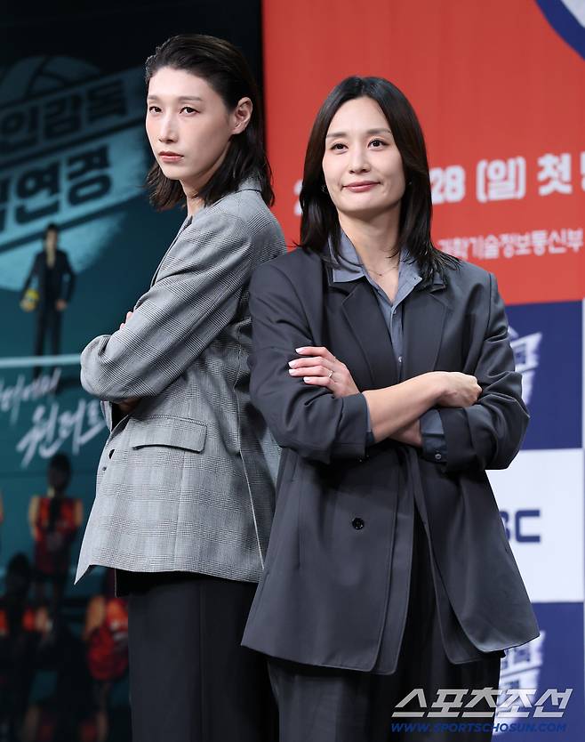 MBC 예능 '신인감독 김연경' 제작발표회가 24일 오후 서울 상암동 MBC 사옥에서 열렸다. 김연경, 표승주가 함께 포즈 취하고 있다. 정재근 기자 cjg@sportschosun.com/2025.9.24/