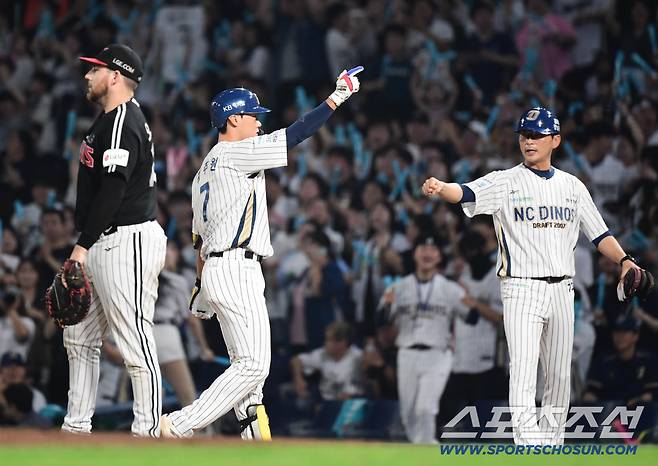 24일 창원 NC파크에서 열린 KBO리그 NC와 LG의 경기. 5회말 1타점 적시타 날린 NC 김주원. 창원=송정헌 기자songs@sportschosun.com/2025.09.24/