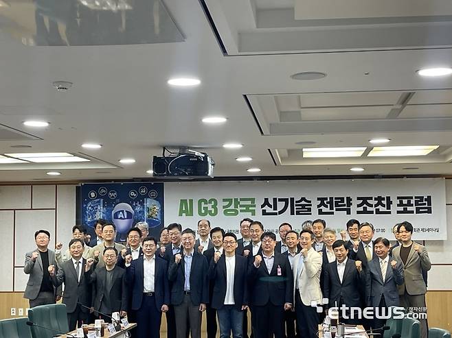 더불어민주당 정동영·국민의힘 최형두 의원 공동주최로 24일 국회에서 '제13차 AI G3 강국 신기술 전략 조찬포럼'이 개최됐다.