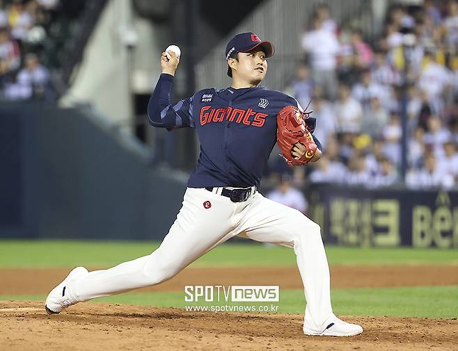 ▲ 올해 이미 많은 이닝을 던진 김강현 또한 4회 위기를 버티지 못하며 사실상 롯데는 일찌감치 백기를 들었다 ⓒ곽혜미 기자