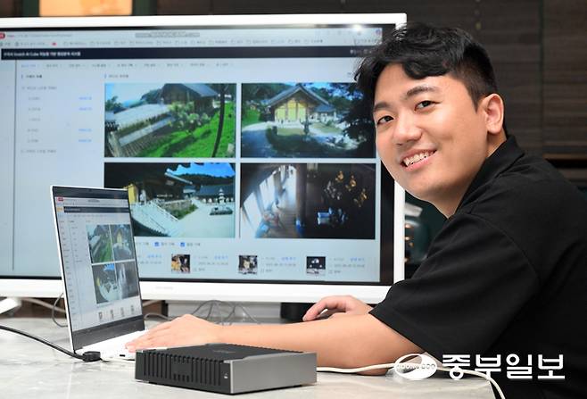 이민재 브레인치즈 대표가 중부일보와의 인터뷰에서 영상관제시스템 'Snatch AI Cube' 솔루션에 대해 설명하고 있다. 임채운기자