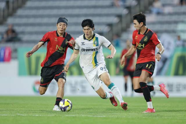 지난 7월 5일 창원축구센터서 경남FC와 안산그리너스FC의 경기가 열리고 있다./한국프로축구연맹/