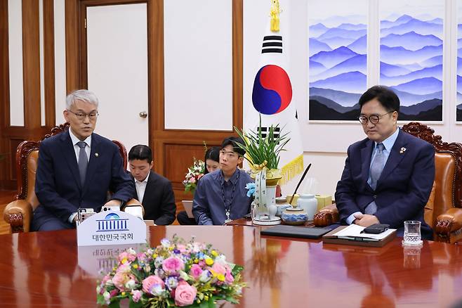 천대엽 법원행정처장이 24일 오전 서울 여의도 국회에서 우원식 국회의장을 예방해 발언을 하고 있다. /뉴시스