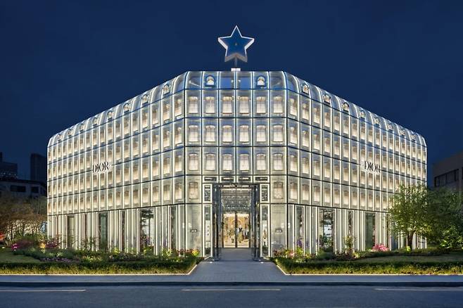 디올의 성수 부티크