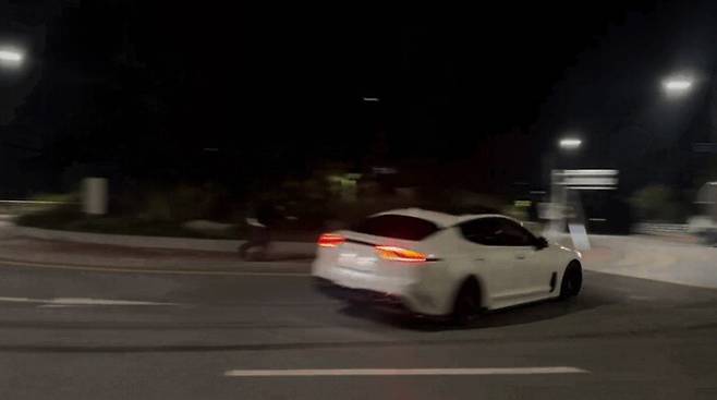 용인 에버랜드 인근에서 심야에 드리프트를 하고 있는 차량. 경기남부경찰청