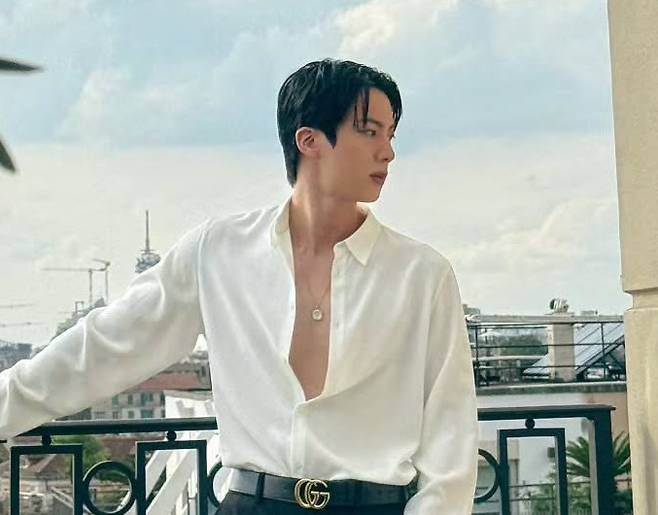 "말문이 막혔습니다!!!" 방탄소년단 진, 미모로 국위 선양..구찌 프리미어 모습에 美 MTV '감탄'