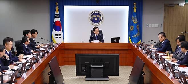 이재명 대통령이 지난 18일 서울 용산 대통령실에서 제11차 수석보좌관회의를 주재하고 있다. /연합뉴스