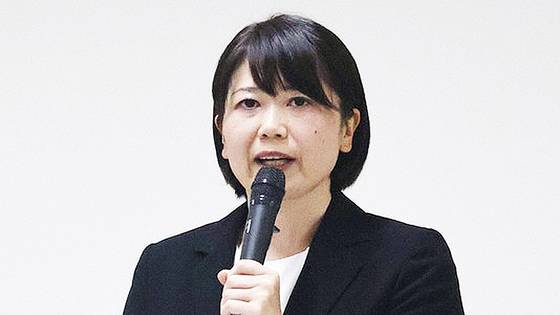 오가와 아키라 마에바시시 시장이 지난 24일 군마현 마에바시시에서 기자회견을 열고 있다. 교도=연합뉴스