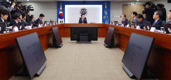 이재명 대통령이 18일 서울 용산 대통령실에서 열린 제11차 수석보좌관회의를 주재하고 있다. 연합뉴스