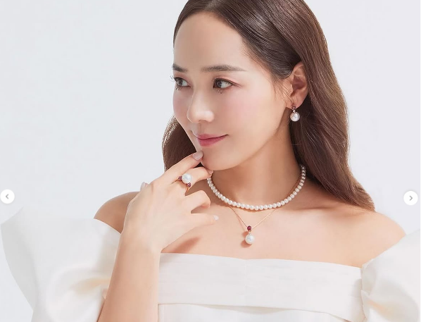 '국민 요정' SES 출신 가수 겸 배우 유진. / 유진 소셜미디어