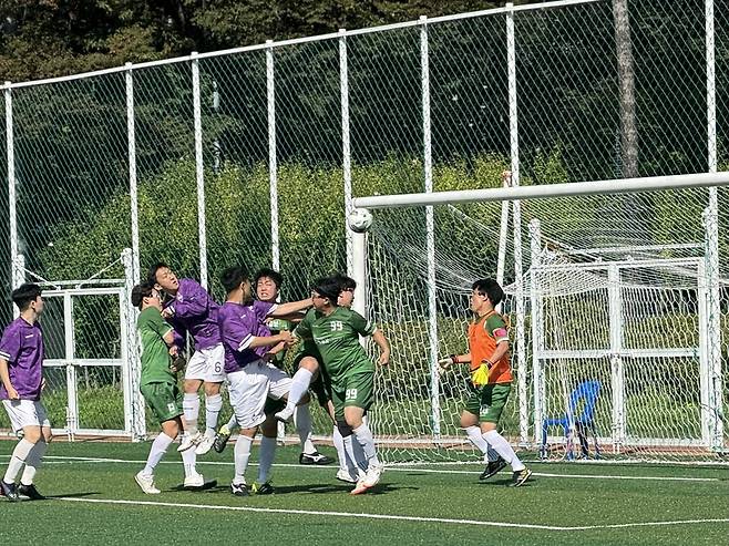 국민일보가 한국일보와 8강전에서 선제골을 넣는 모습. /한국기자협회