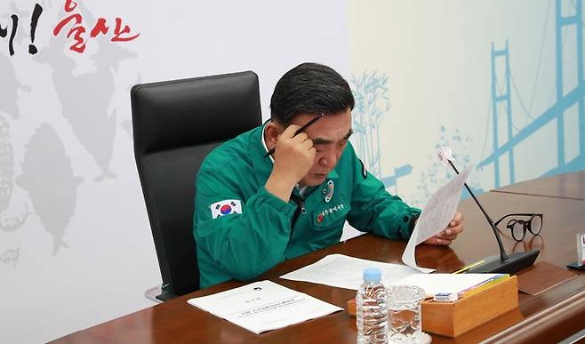 김두겸 울산시장이 28일 시청 재난안전대책본부에서 이재명 대통령 주재 국가정보자원관리원 화재 관련 중앙안전대책본부 화상회의에 참석하고 있다. 울산시 제공