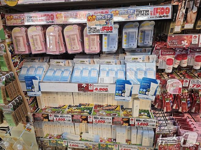 메가 돈키호테에 진열된 한국 화장품.ⓒ 뉴스1/김진희 기자.