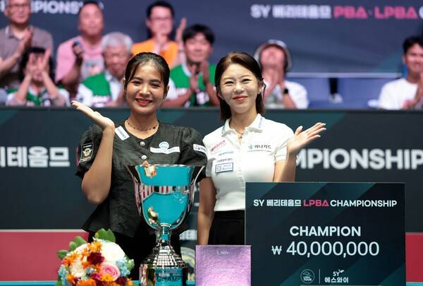 프로당구 LPBA 스롱 피아비와 김가영. /사진=PBA
