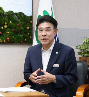 이응우 계룡시장이 최근 대전일보와의 인터뷰에서 취임 3주년 주요 성과와 앞으로의 비전을 밝혔다. 계룡시 제공