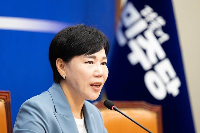 전현희 더불어민주당 수석최고위원이 28일 서울 여의도 국회에서 현안 관련 기자간담회를 하고 있다. 뉴스1