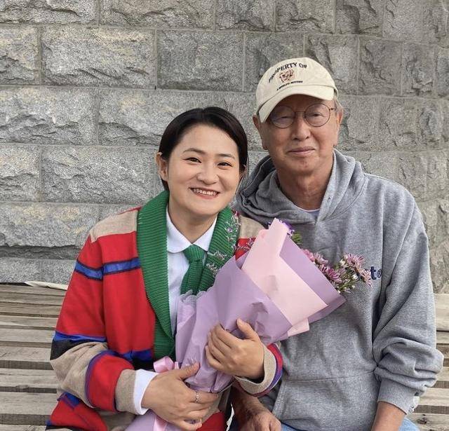 코미디언 김신영이 세상을 떠난 고 전유성을 떠올리며 오열했다. 김신영 SNS