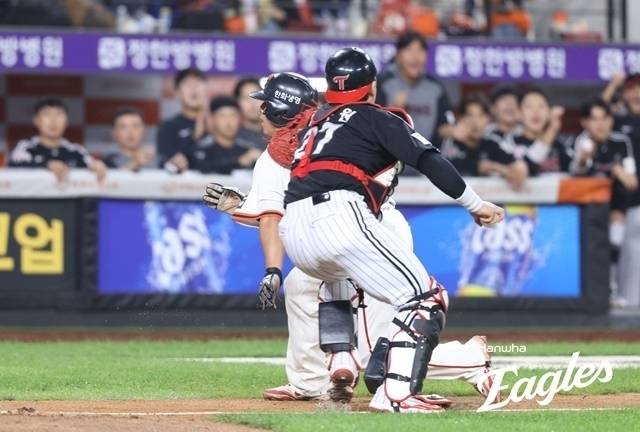 26일 대전 한화전에서 아쉬운 플레이를 선보인 박동원. 사진=한화 제공