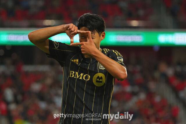 28일 세인트루이스와 경기에서 골 뒤풀이를 펼치는 손흥민. /게티이미지코리아