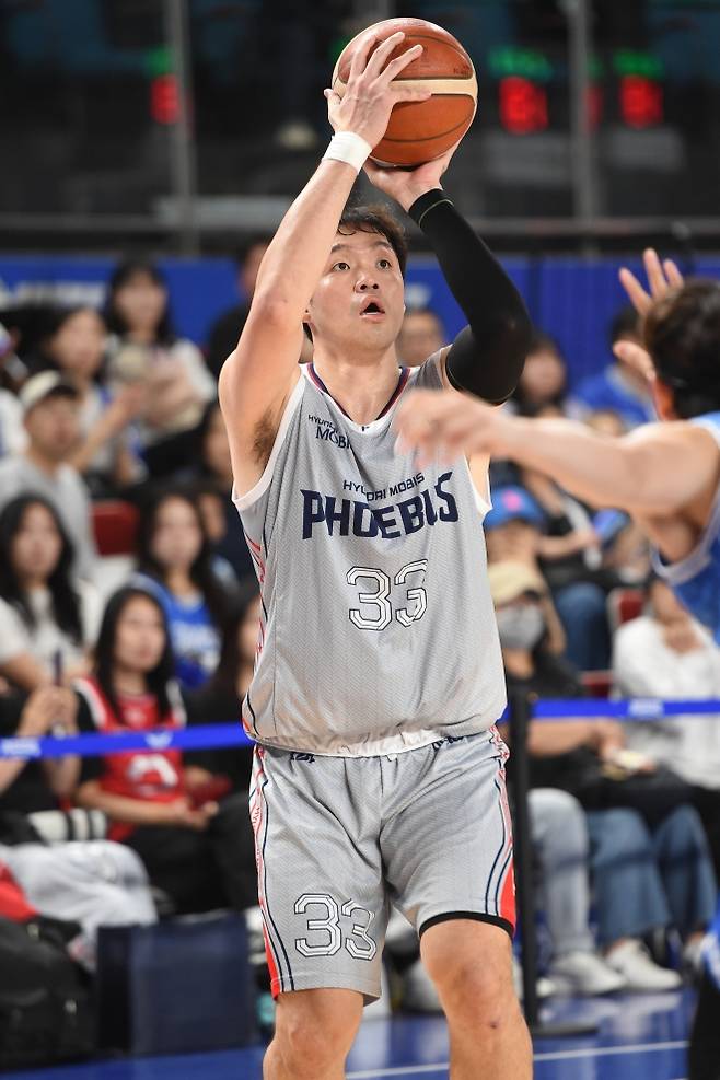 울산 현대모비스 이승현이 28일 대구체육관에서 열린 2025 프로농구 시범경기 대구 한국가스공사와의 홈경기에서 슛하고 있다. KBL 제공