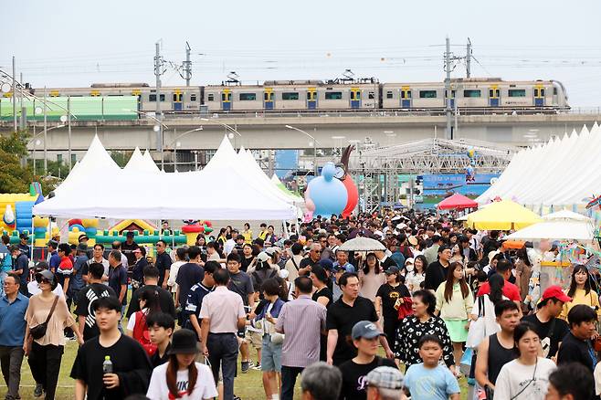 ▲ 지난 26일부터 28일까지 제25회 소래포구축제가 진행됐다. /사진제공=인천 남동구