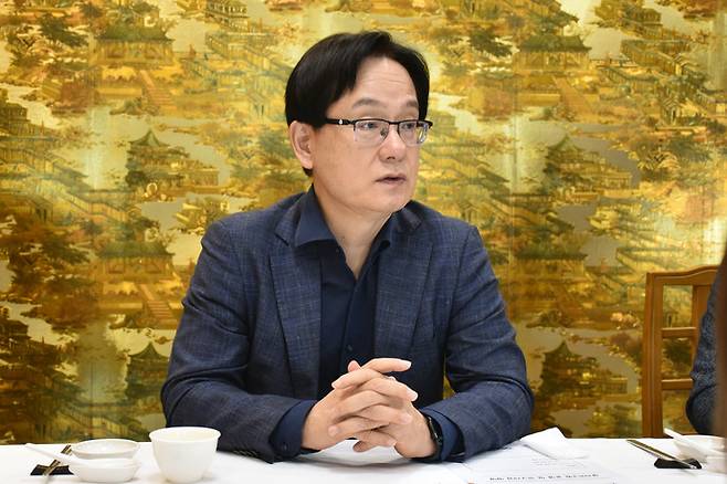 29일 강성천경기연구원장이 인터뷰를 통해 내년도 연구원 운영 방침에 대해 설명하고 있다. 사진=경기연구원