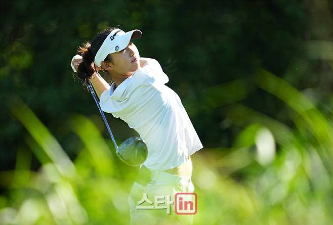13세 아마추어 선수 김서아가 하이트진로 챔피언십 2라운드 3번홀에서 티샷을 하고 있다. (사진=이데일리 골프in 조원범 기자)