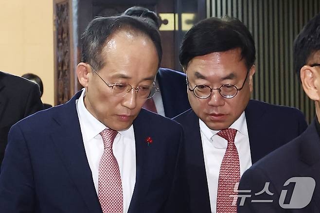 추경호 국민의힘 의원(왼쪽)과 서범수 의원./뉴스1 ⓒ News1 김민지 기자