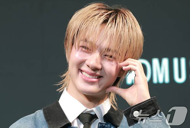 태국의 ‘국민 아들’ 누뉴 차와린이 29일 서울 강남구 라움 체임버홀에서 가진 한국 데뷔 싱글 ‘LEAVE ME WITH YOUR LOVE’의 발매 기념 기자간담회에서 포즈를 취하고 있다. 2025.9.29/뉴스1 ⓒ News1 권현진 기자